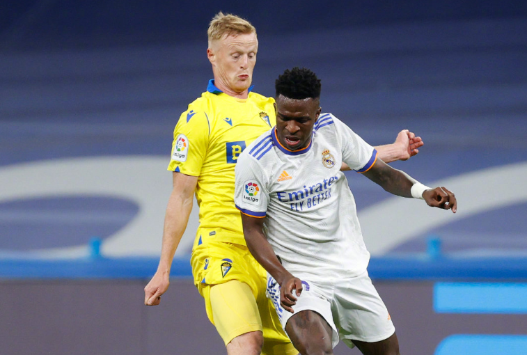 包含欧冠赛程吃紧，里尔转会期手感冰凉，悬念犹存，数据趋势出现新变化的词条